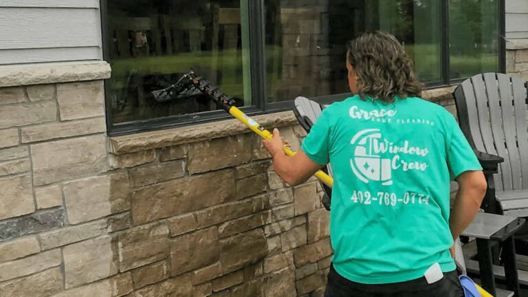 Top-5-Things-to-Consider-When-Hiring-A-Local-Window-Cleaning-Company (1)