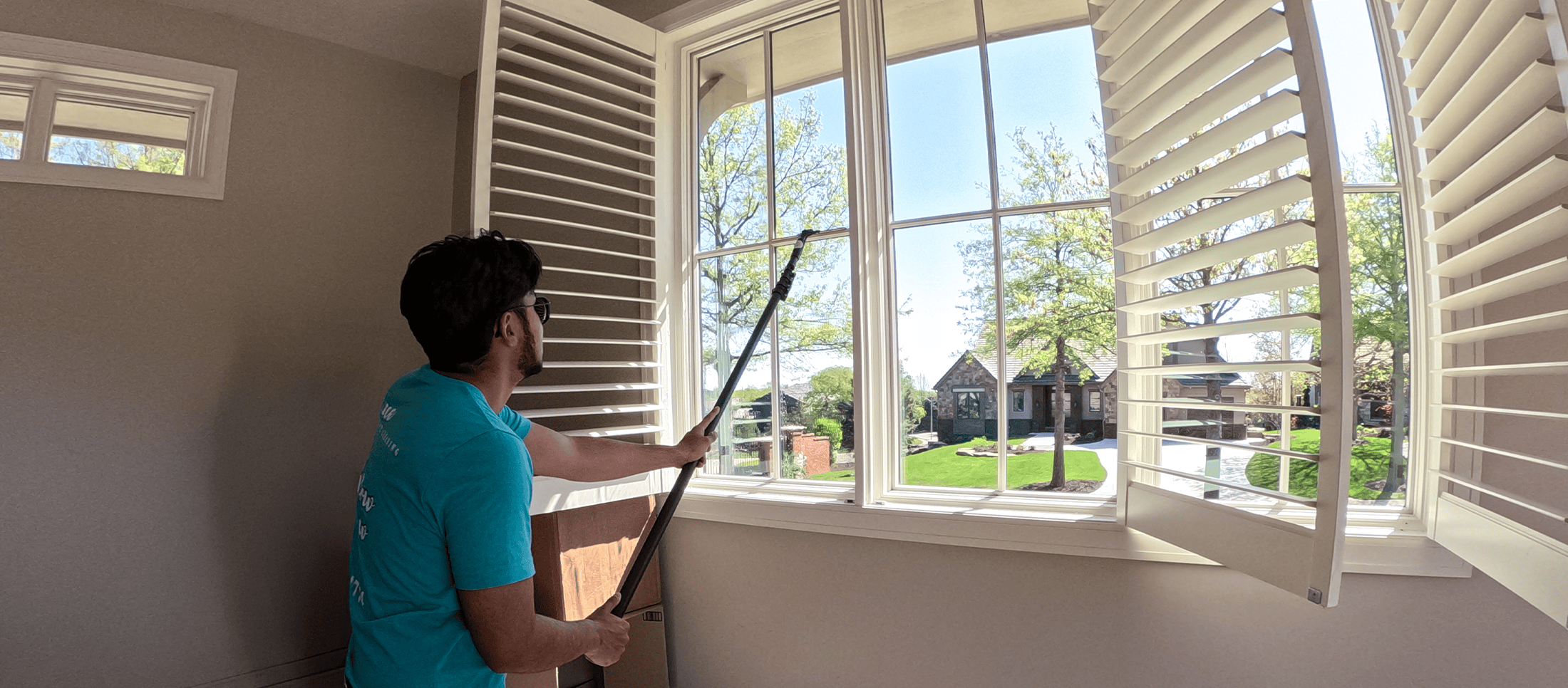 Say Goodbye to Streaks – Discover the Grace Window Cleaning Crew Difference!